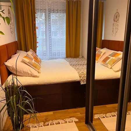 Yellow Apartment Airport Galeria Mokotow Netflix Varsovie Extérieur photo