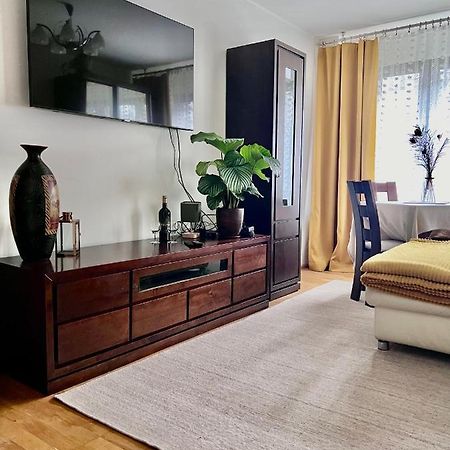 Yellow Apartment Airport Galeria Mokotow Netflix Varsovie Extérieur photo
