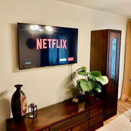 Yellow Apartment Airport Galeria Mokotow Netflix Varsovie Extérieur photo
