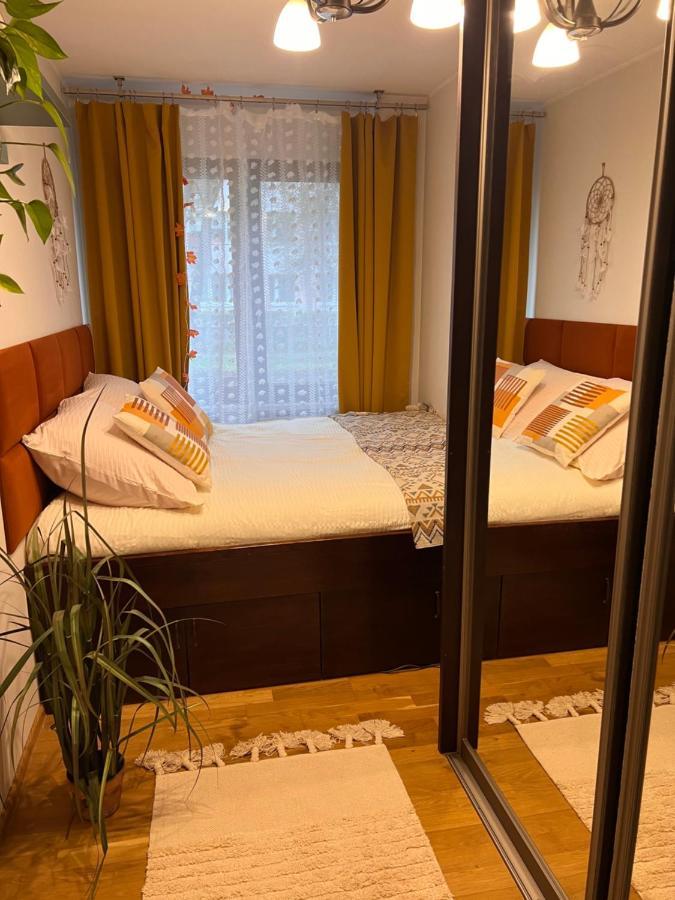 Yellow Apartment Airport Galeria Mokotow Netflix Varsovie Extérieur photo