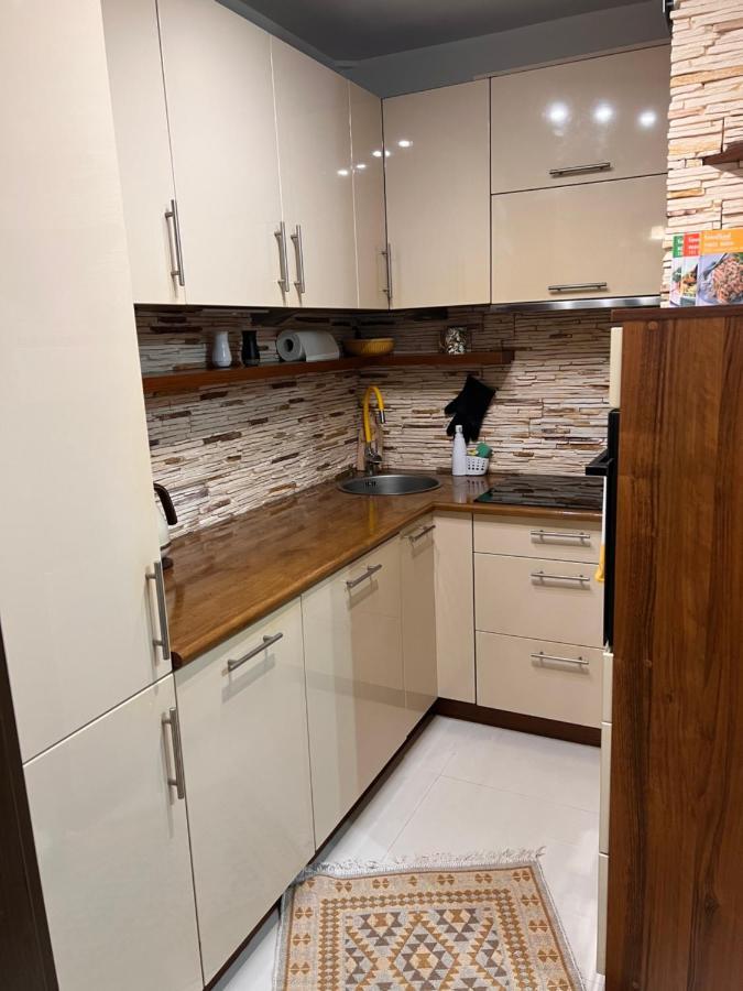 Yellow Apartment Airport Galeria Mokotow Netflix Varsovie Extérieur photo