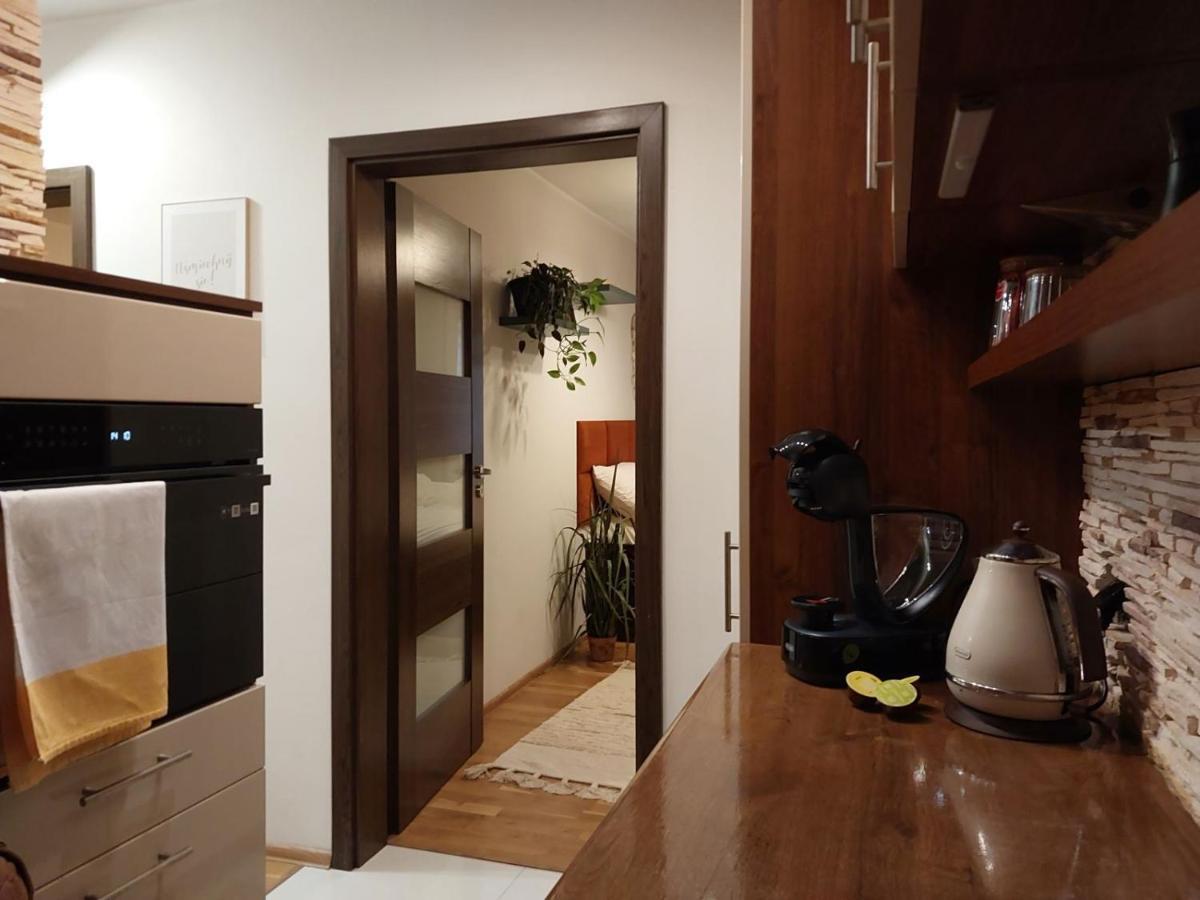 Yellow Apartment Airport Galeria Mokotow Netflix Varsovie Extérieur photo