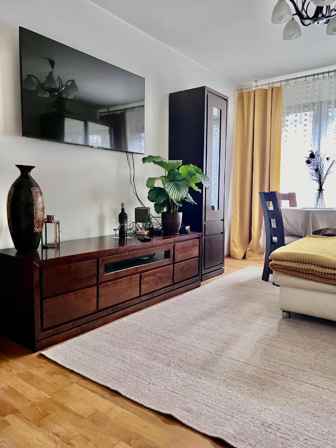 Yellow Apartment Airport Galeria Mokotow Netflix Varsovie Extérieur photo