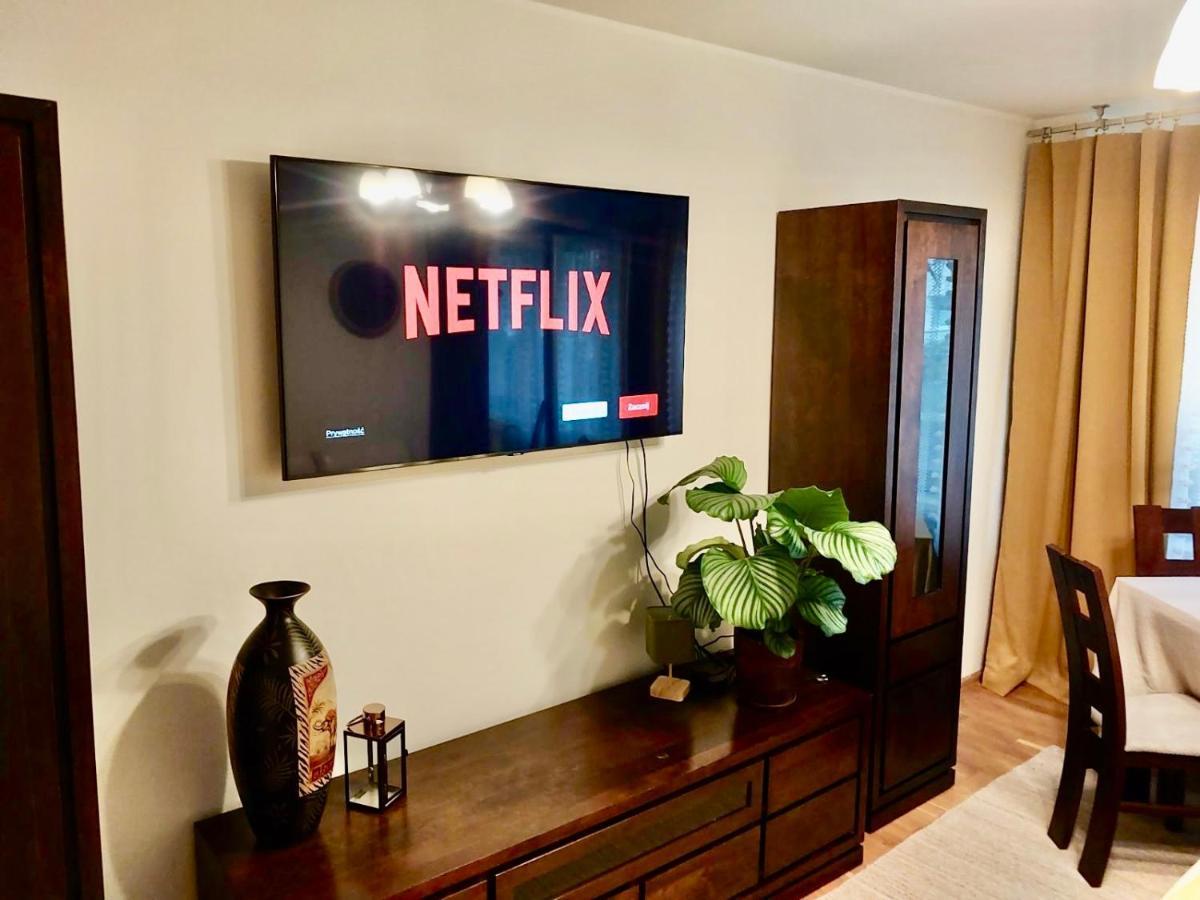 Yellow Apartment Airport Galeria Mokotow Netflix Varsovie Extérieur photo