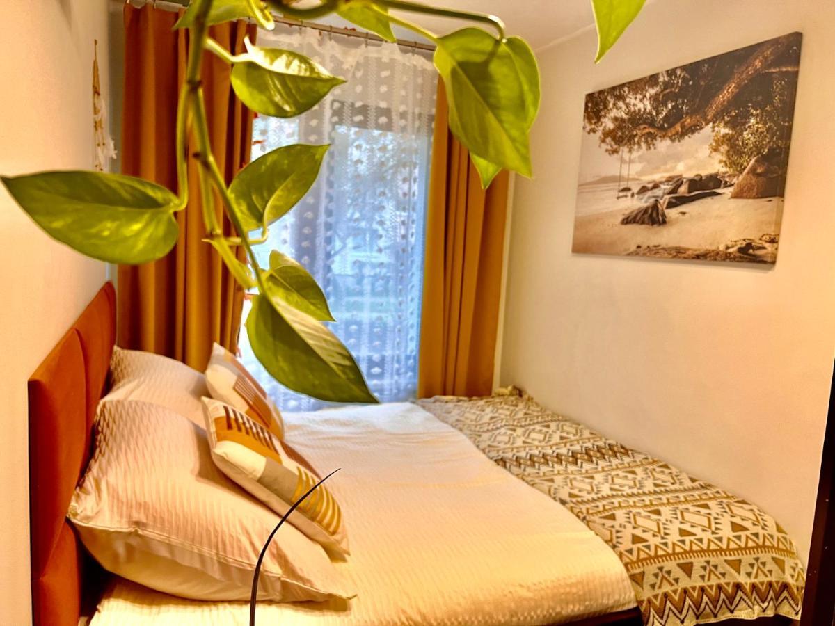 Yellow Apartment Airport Galeria Mokotow Netflix Varsovie Extérieur photo